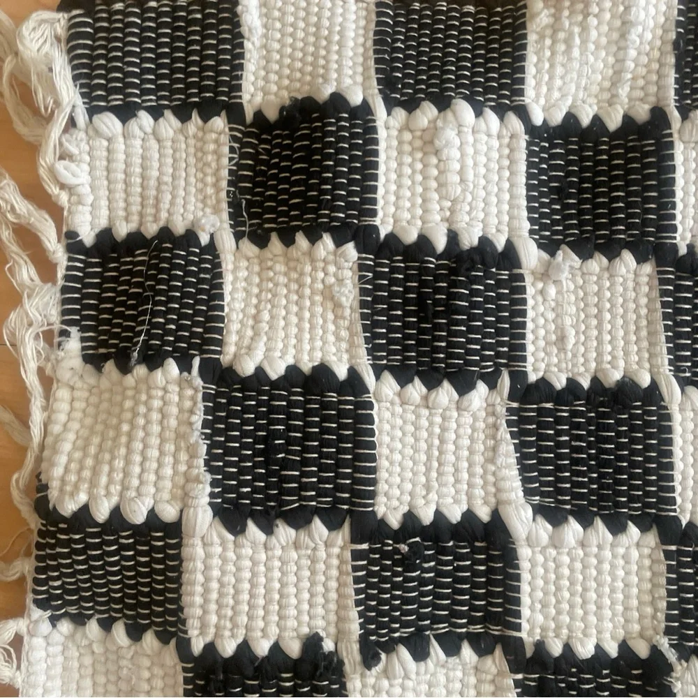 UO Black White Woven Mat Side Fringes Washable 23x38”